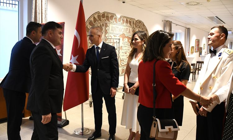 Gündemden Son Bilgiler: Tiran'da 30 Ağustos Resepsiyonu ve Merak Edilenler