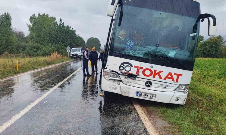 Gündemden Son Bilgiler: Tokat-Almus kara yolunda otobüs kamyonete çarptı, 1'i ağır 2 kişi yaralandı - Son Daki