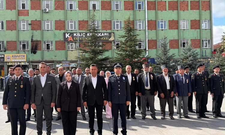 Gündemden Son Bilgiler: Tokat Yeşilyurt'ta Gaziler Günü'nde Kaymakam Altın ve Başkan Yılmaz çelenk sundu ve Me