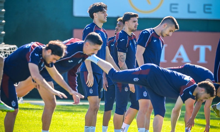 Gündemden Son Bilgiler: Trabzonspor, Rizespor maçı hazırlığında Fabinho'nun doğum gününü kutladı: Gelişmeler T