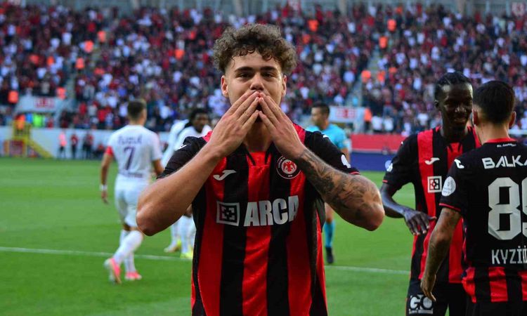 Gündemden Son Bilgiler: Trendyol Süper Lig: Çorum FK: 2 - Eyüpspor: 0 (İlk yarı) | İşte Tüm Ayrıntılar