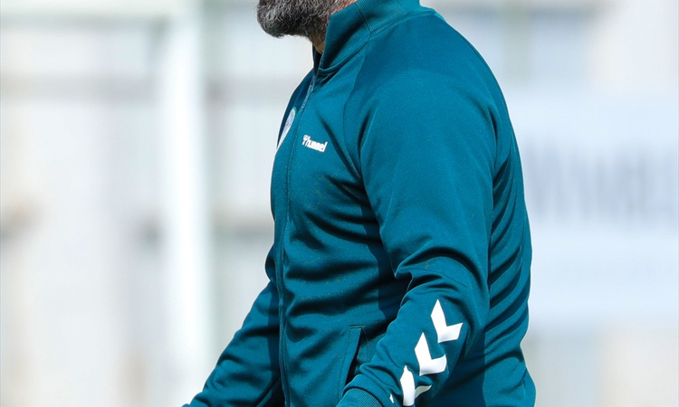 Gündemden Son Bilgiler: TÜMOSAN Konyaspor, Başakşehir maçı hazırlıklarını çift kale maçla sürdürdü ve Merak Ed