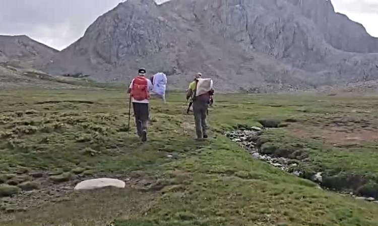 Gündemden Son Bilgiler: Tunceli’de doğa gezisini yarıda bırakıp 8 saat boyunca çöp taşıdılar ve Merak Edilenle