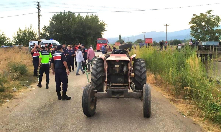 Gündemden Son Bilgiler: Turgutlu’da traktörün işçi taşıyan kasası devrildi: 4 yaralı - Son Dakika Bilgileri