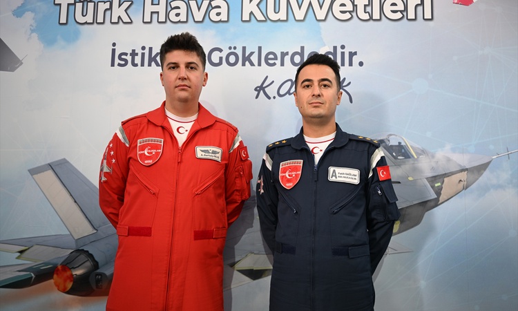 Gündemden Son Bilgiler: Türk Yıldızları pilotları Şanlıurfa'da gençlere hayallerinden vazgeçmeyin dedi: Gelişm