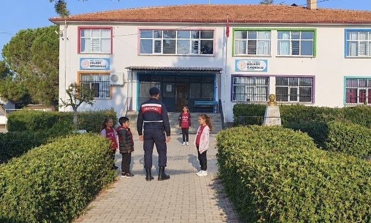 Gündemden Son Bilgiler: Uşak'ta okul çevresi denetimlerinde 1067 ekip ve 2665 personel görev aldı - Son Dakika