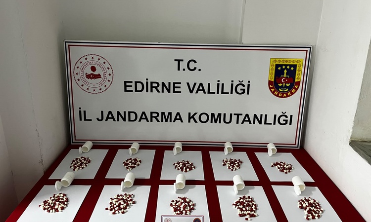 Gündemden Son Bilgiler: Uzunköprü'de durdurulan B.E., üzerinde 568 sentetik hap bulununca yakalanarak gözaltın