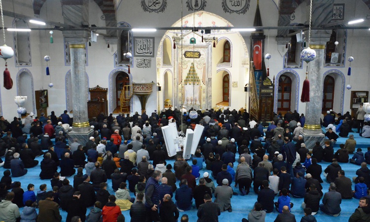 Gündemden Son Bilgiler: Vali Işın, Kütahya'da gençlere cami ve İslami terbiye çağrısı yaptı