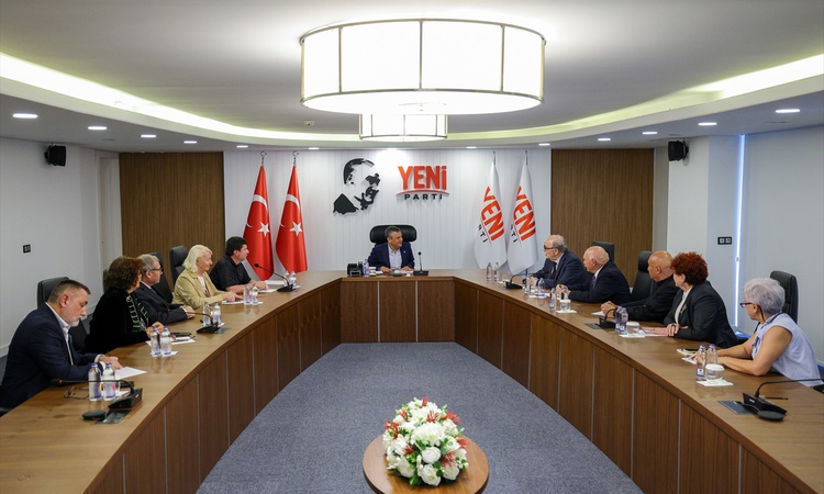Gündemden Son Bilgiler: Yeni Parti Genel Başkanı Özel, Kafkas Dernekleri Federasyonu heyeti ile görüştü ve Mer