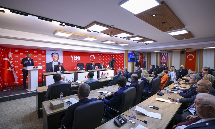Gündemden Son Bilgiler: YENİ Parti'nin 91 milletvekili, yasama yılı öncesi Özgür Özel başkanlığında toplandı: