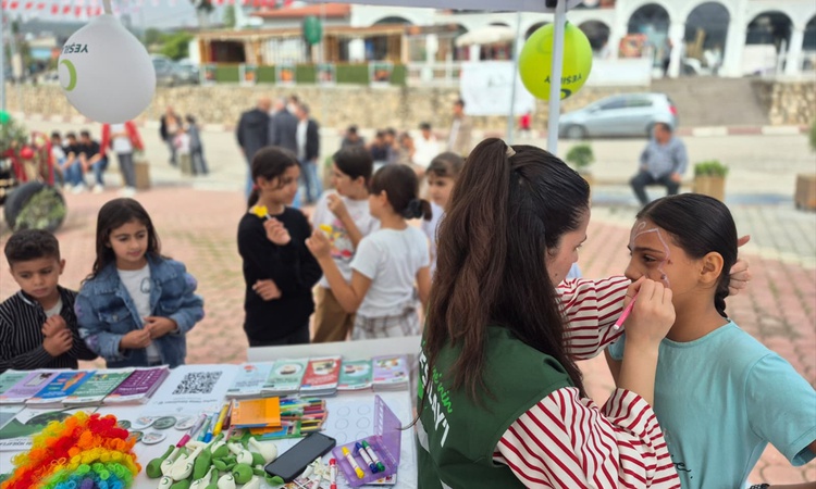 Gündemden Son Bilgiler: Yeşilay Hatay Şubesi Altınözü'ndeki festivalde 1200 kişiye bağımlılık broşürü dağıttı