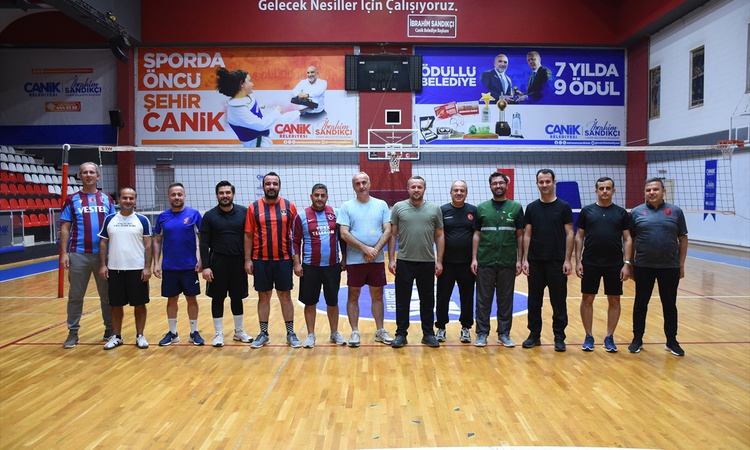 Gündemden Son Bilgiler: Yeşilay Samsun, kurum müdürleriyle bağımlılığa dikkati voleybol maçıyla çekti | İşte T