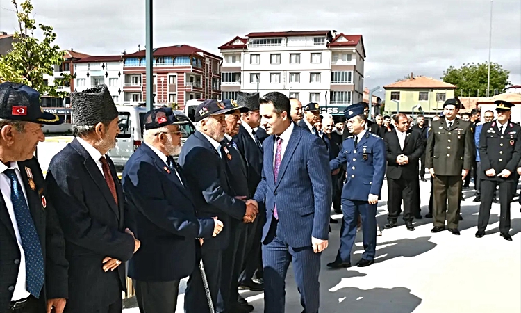 Gündemden Son Bilgiler: Yozgat Sorgun'da 19 Eylül Gaziler Günü için çelenk töreni düzenlendi - Son Dakika Bilg