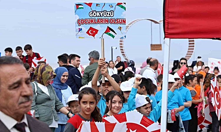 Gündemden Son Bilgiler: Yüzlerce uçurtma Filistinli çocuklar için uçuruldu