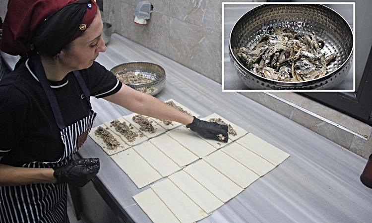 Bu da hamsili simit: Balık ekmek oluyor da balık simit neden olmasın | İşte Tüm Ayrıntılar