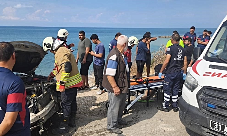 Hatay Arsuz'da parktaki otomobile çarpan araç uçurumdan yuvarlandı, sürücü yaralandı | İşte Tüm Ayrıntılar
