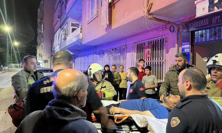 Hatay İskenderun'da yangında mahsur kalan 3 kişi dumandan etkilenip hastaneye kaldırıldı ve Merak Edilenler