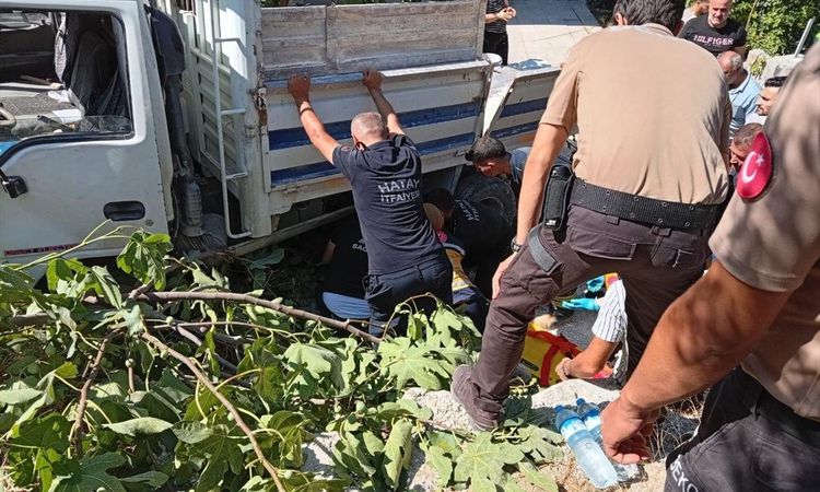 Ayrıntılar Netleşti: Hatay'da kamyonet devrildi: 65 yaşındaki kadın yaşamını yitirdi - Son Dakika Haberleri ve