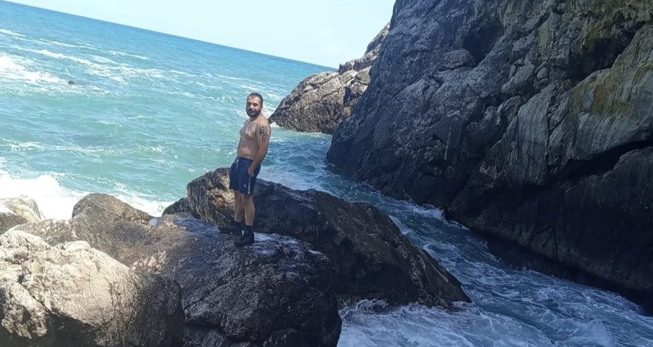 He got lost in the sea after sharing 'Hey Black Sea' - Last Minute
