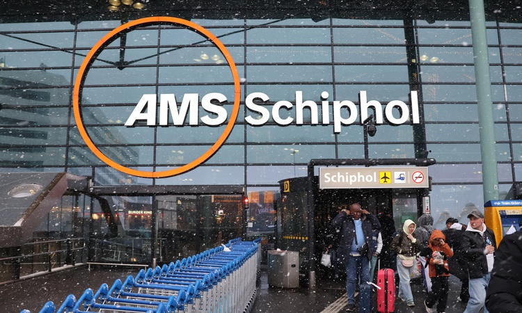 Hollanda'da Boelo Fırtınası Schiphol'de 192 uçuşu iptal etti, 528 uçuşta rötar oldu - Son Dakika Bilgileri