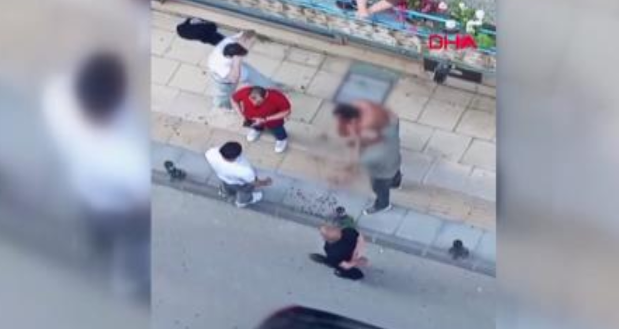 Gündemden Son Bilgiler: Husumetlilerine benzettiği 2 kişiyi bıçakladı; yoldan geçenler müdahale etti - Son Dak
