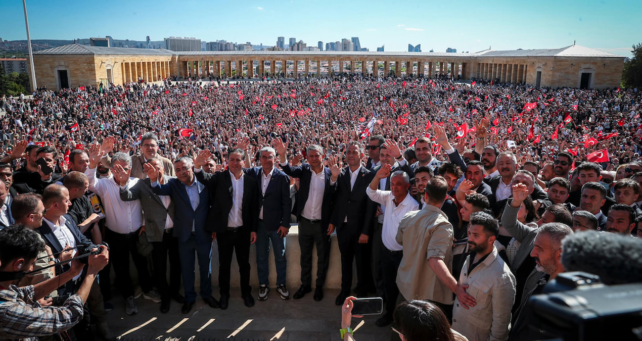Kritik Açıklama: İki adım sonra yeni parti - Son Dakika Haberleri: Gelişmeler Takip Ediliyor
