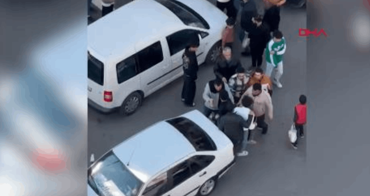 İki grup arasında yol ortasında kavga; 3 yaralı - Son Dakika - Son Dakika Bilgileri