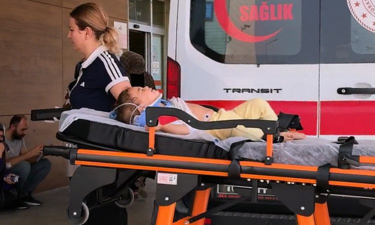 Kritik Açıklama: İnegöl'de Balkondan Düşen 1,5 Yaşındaki Bebek Ağır Yaralandı - Haberleri