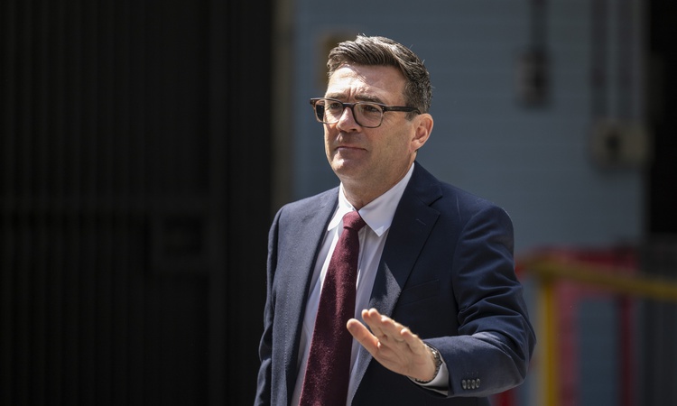 İngiltere Başbakanı Burnham, Zelenskiy ile görüşmede tam dayanışma mesajı verdi: Gelişmeler Takip Ediliyor
