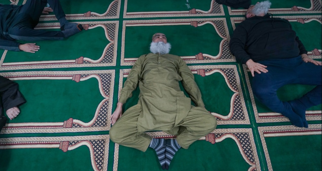 Gündemden Son Bilgiler: İngiltere'de bir camide namaz sonrası pilates dersleri erkekler arasında büyük ilgi gö
