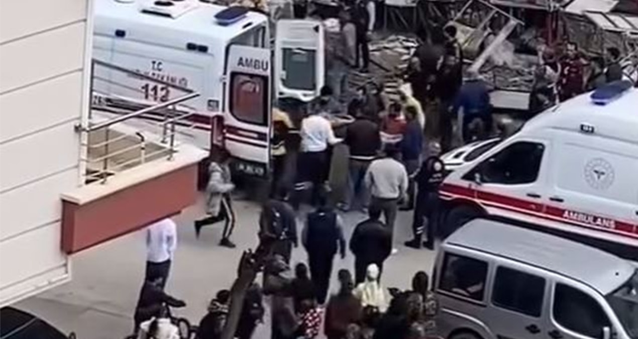 Ayrıntılar Netleşti: İnşaat iskelesi çöktü! Yaralılar var - Son Dakika: Gelişmeler Takip Ediliyor