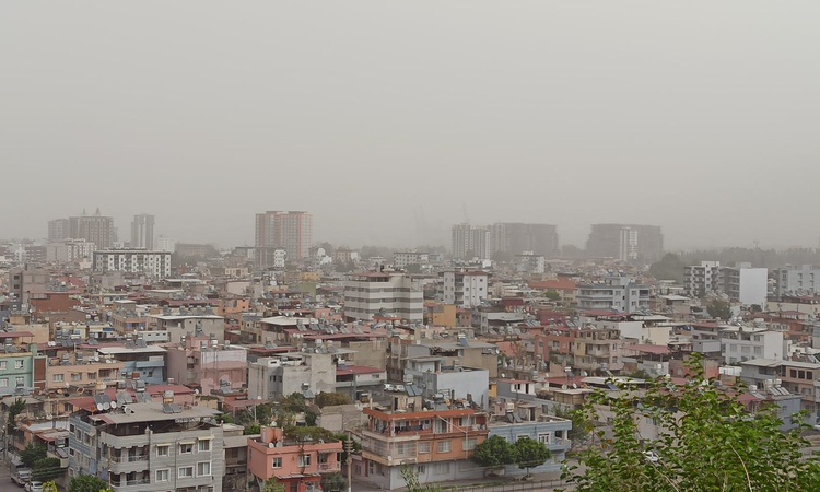 İskenderun'da Suriye'den gelen toz hava kalitesini düşürdü, yarın da etkili olacak - Son Dakika Bilgileri