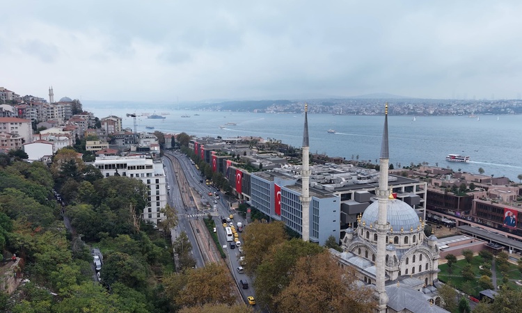 İstanbul'da 29 Ekim'de bayraklarla donatılan Kemeraltı Caddesi havadan görüntülendi: Gelişmeler Takip Ediliyor