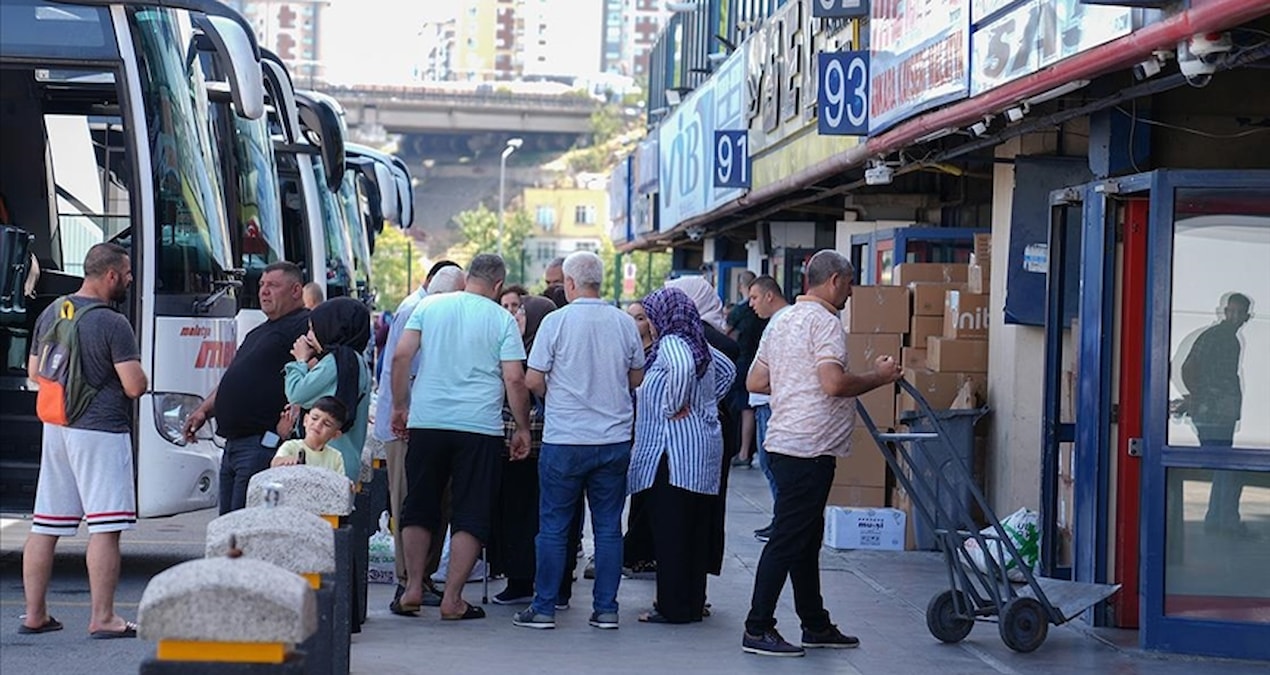 İstanbul’da bayram göçü resmen start aldı: Otobüs biletleri tükendi - Haberleri - Son Dakika Bilgileri