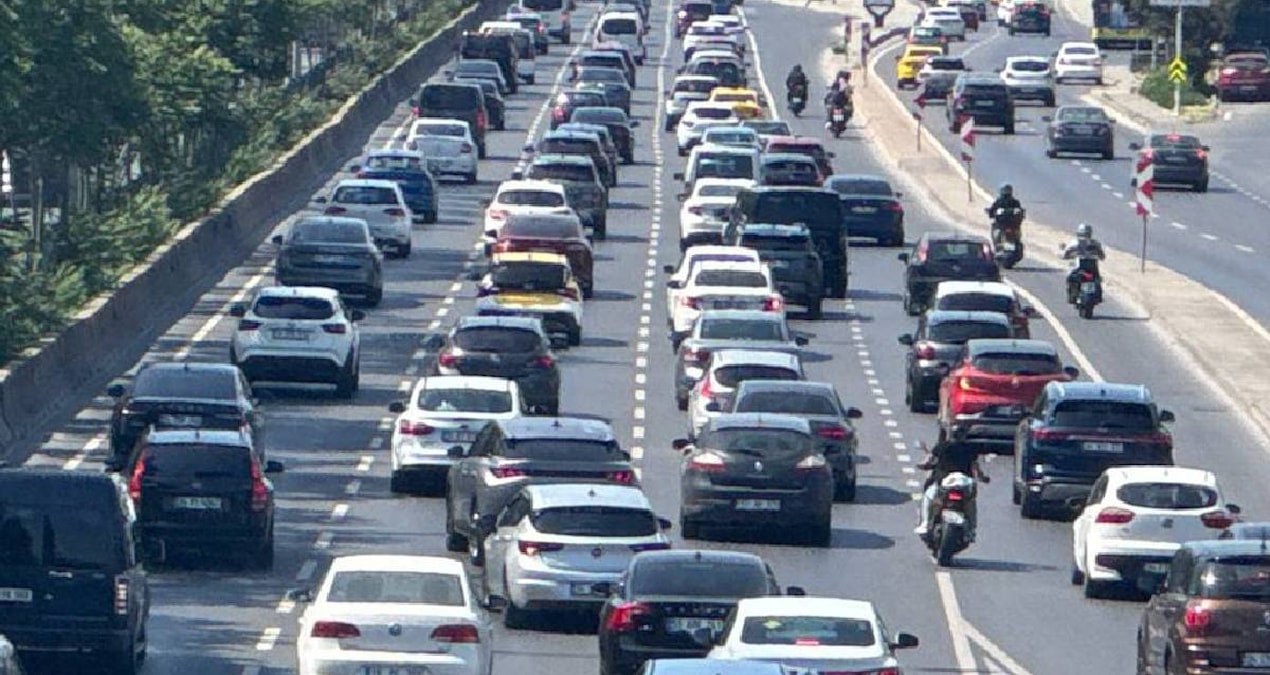 Gündemden Son Bilgiler: İstanbul'da bayramın birinci günü trafik yoğunluğu - Son Dakika: Gelişmeler Takip Edil