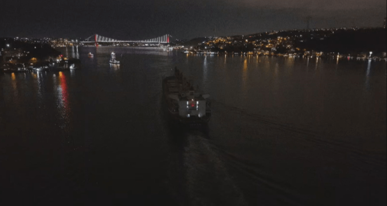 İstanbul Boğazı'nda gemi arızası; trafik çift yönlü askıya alındı - Son Dakika