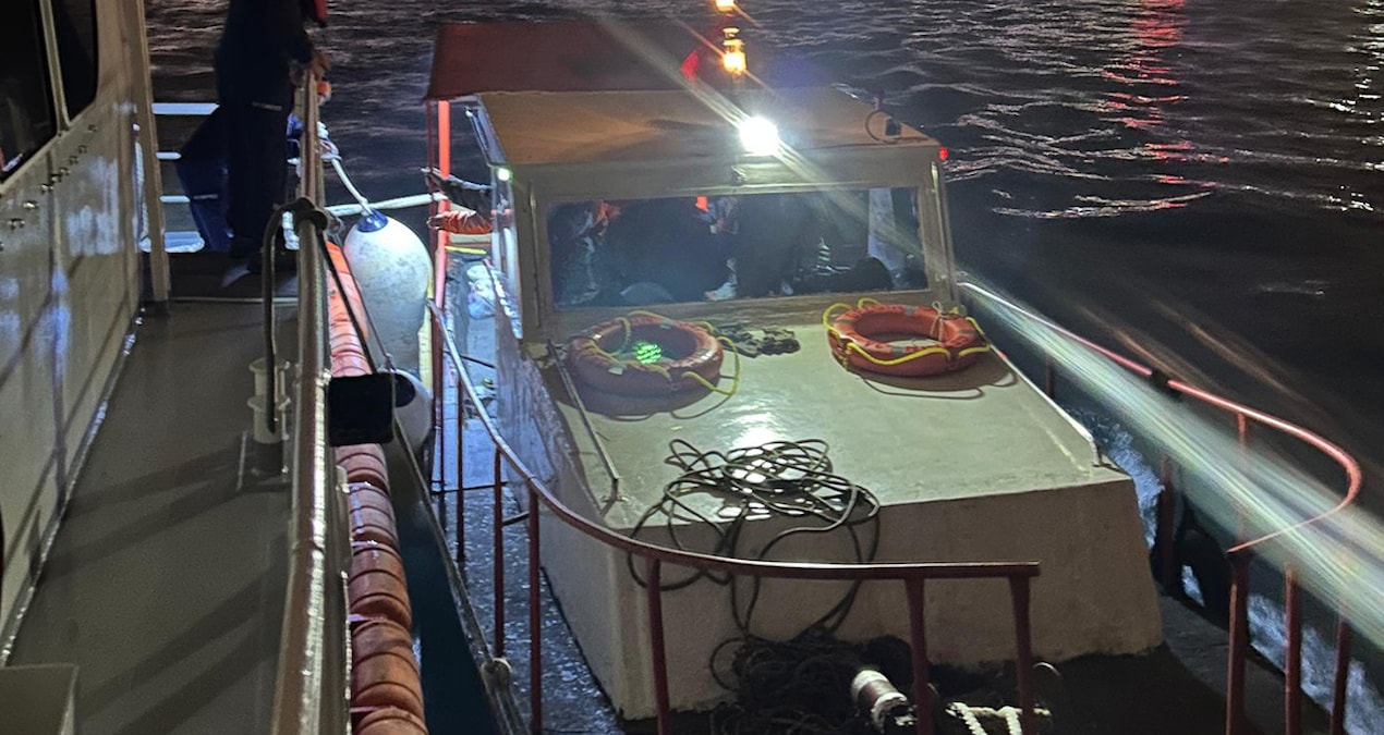 Kritik Açıklama: İstanbul Boğazı'nda sürüklenen tekne kurtarıldı: İçerisinde 6 kişi vardı - En Son Haber | İşt