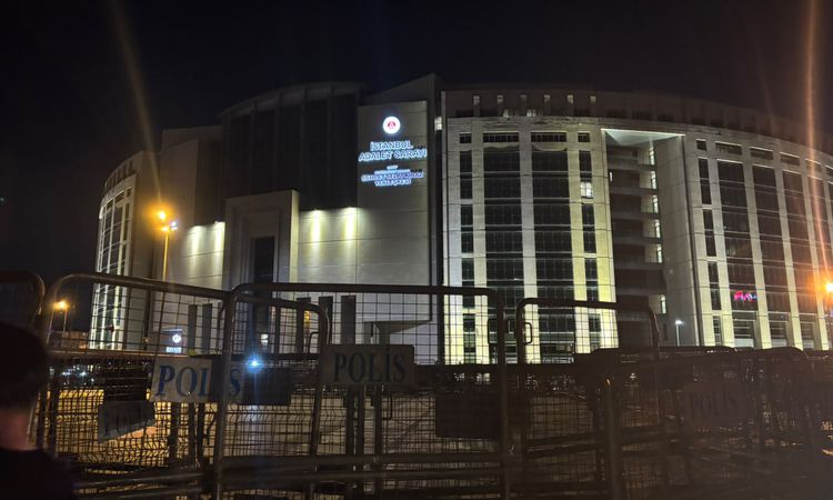 Ayrıntılar Netleşti: İstanbul Cumhuriyet Başsavcılığı: Gazeteci Cem Küçük gözaltı işlemi uygulandı - Son Dakik