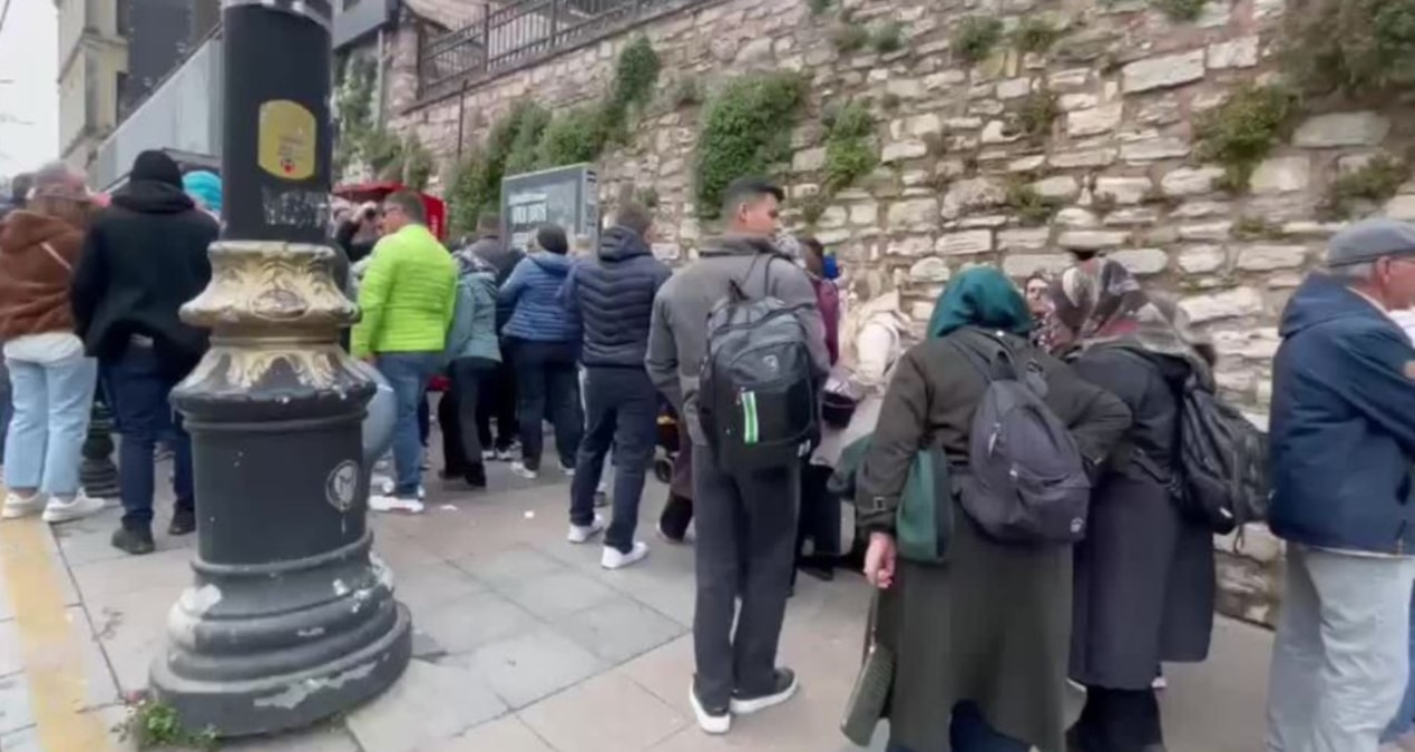 Kritik Açıklama: İstanbul'da fiyatı 1 TL olunca herkes akın etti: Uzun kuyruklar oluştu - Son Dakika Haberleri