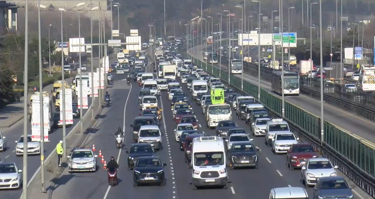 Ayrıntılar Netleşti: İstanbul haftaya trafikle resmen start aldı! Yoğunluk şimdiden yüzde 70'i aştı - Son Daki
