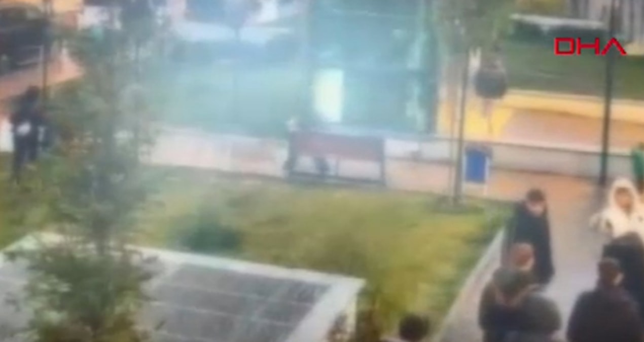 Son Gelişme: İstanbul'da metro çıkışında dehşet: Dayak yiyen çocuğu kurtarmak isterken defalarca bıçaklandı -