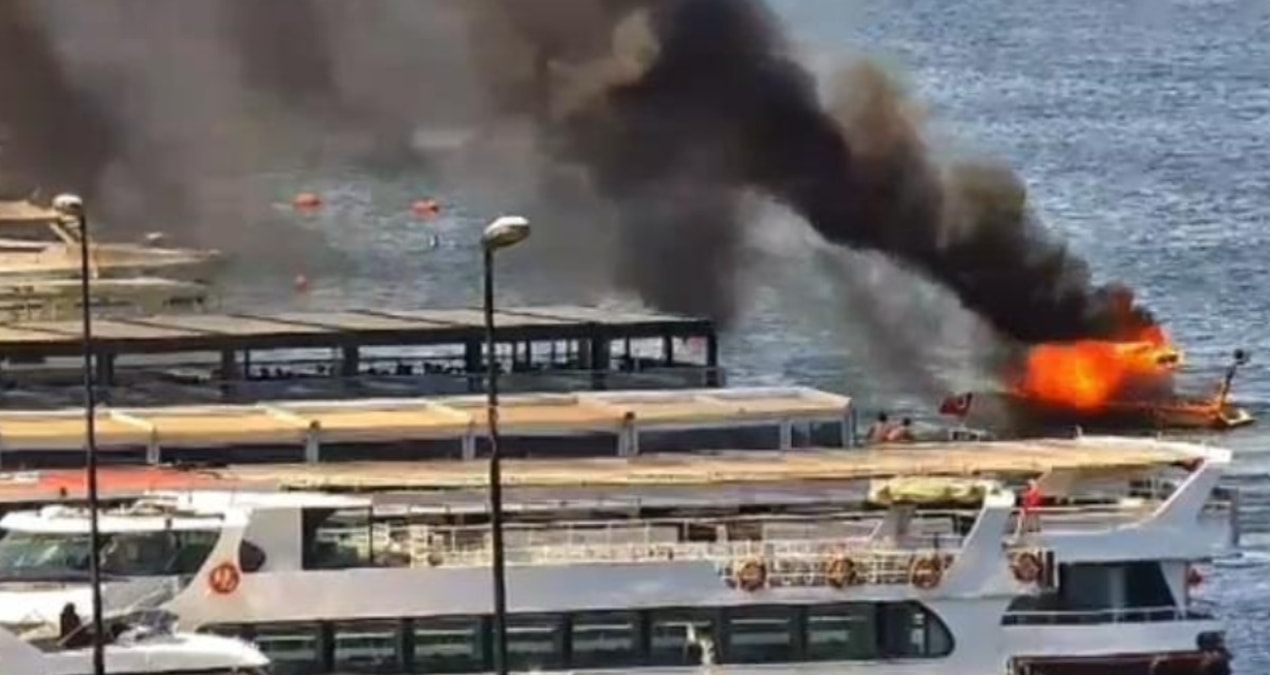Minutes of panic in Istanbul: Boat surrendered to flames in Balat - News