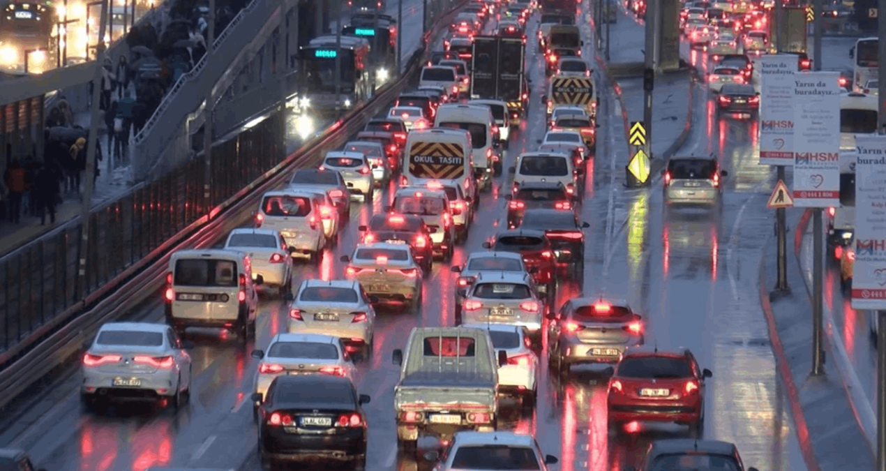 Ayrıntılar Netleşti: İstanbul'da pazartesi çilesi: Trafik kilitlendi - Son Dakika Haberleri | İşte Tüm Ayrıntı
