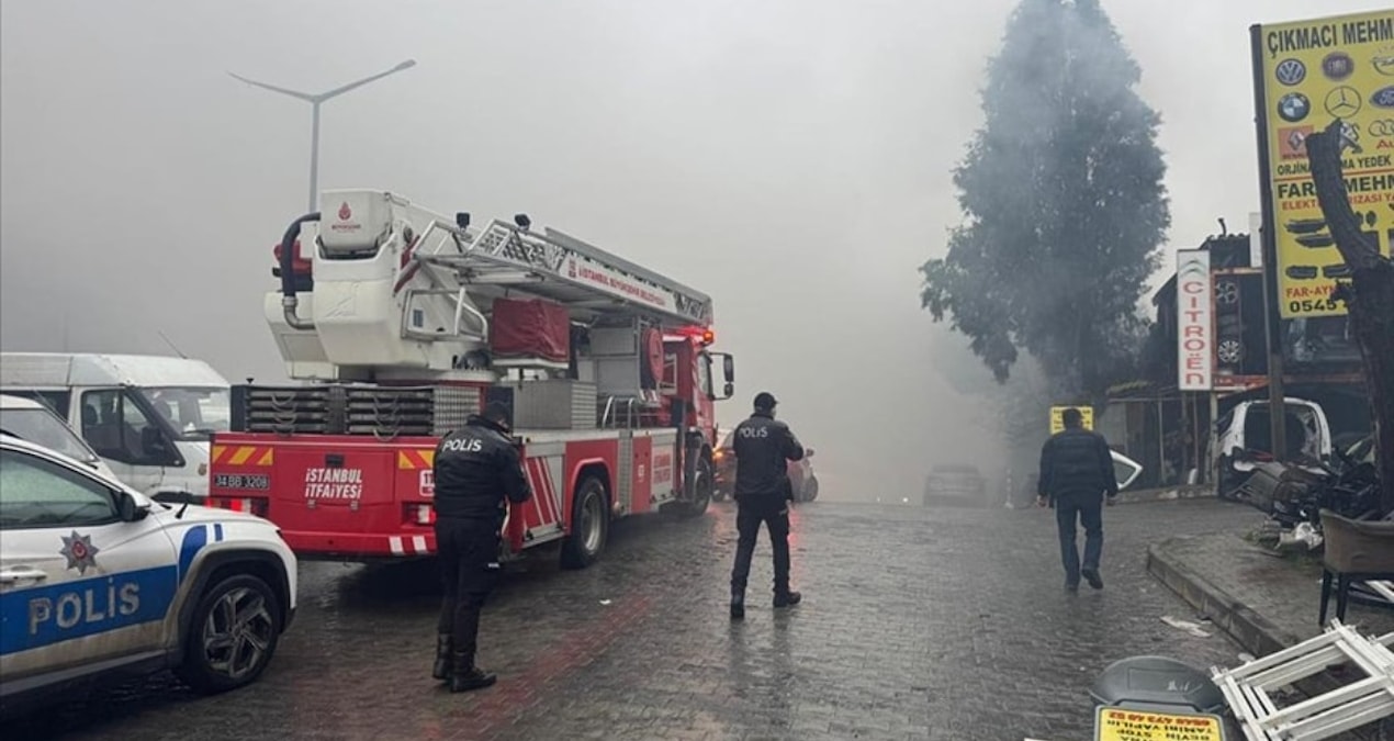 İstanbul'da sanayi sitesinde yangın: Ekipler olay yerine sevk edildi - En Son Haber: Gelişmeler Takip Ediliyor