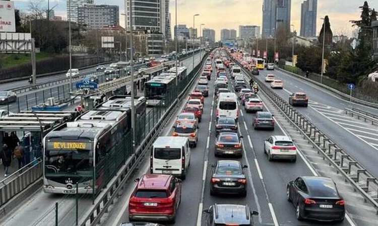 İstanbul'da trafik var mı? SON DAKİKA! 21 Ekim hangi ilçelerde trafik var, hangi yollar kapalı?