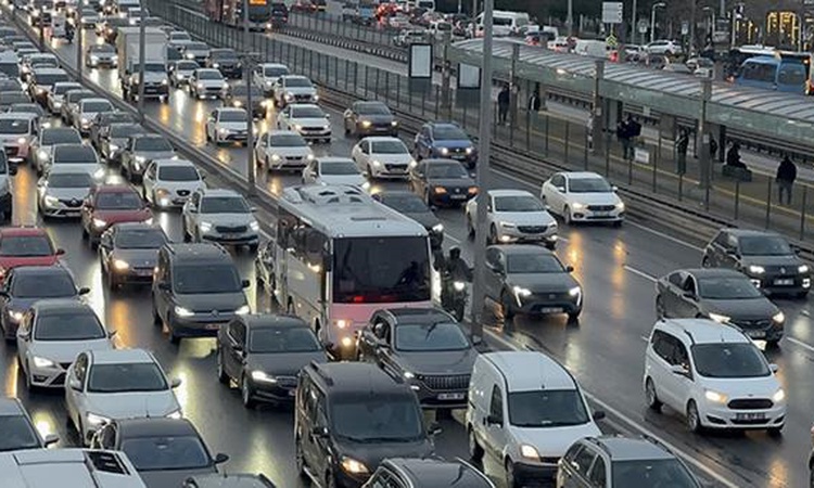 İstanbul'da trafik var mı? SON DAKİKA! 30 Eylül Çarşamba hangi ilçelerde trafik var, hangi yollar kapalı? ve M