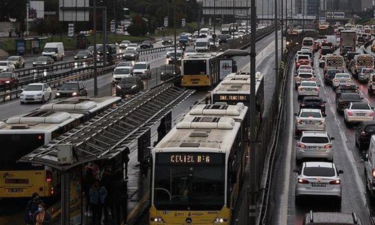 İstanbul'da trafik var mı? SON DAKİKA! 5 Ekim hangi ilçelerde trafik var, hangi yollar kapalı? ve Merak Edilen
