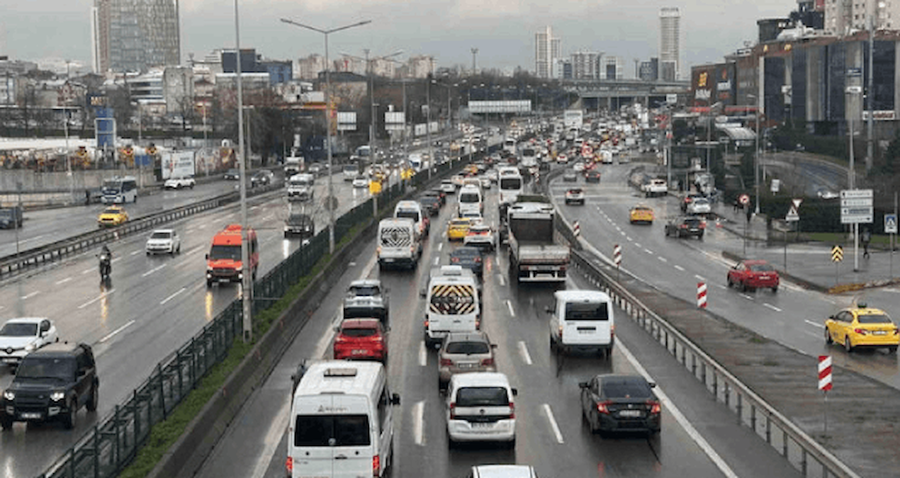 İstanbul'da trafik yoğunluğu yüzde 80'e ulaştı - Haberleri ve Merak Edilenler
