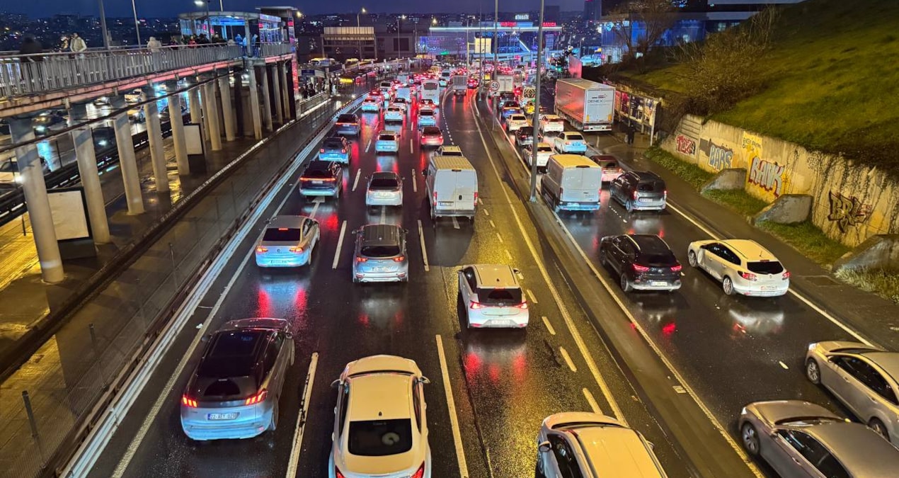 Kritik Açıklama: İstanbul'da trafik yoğunluğu yüzde 89'a çıktı - Son Dakika ve Merak Edilenler
