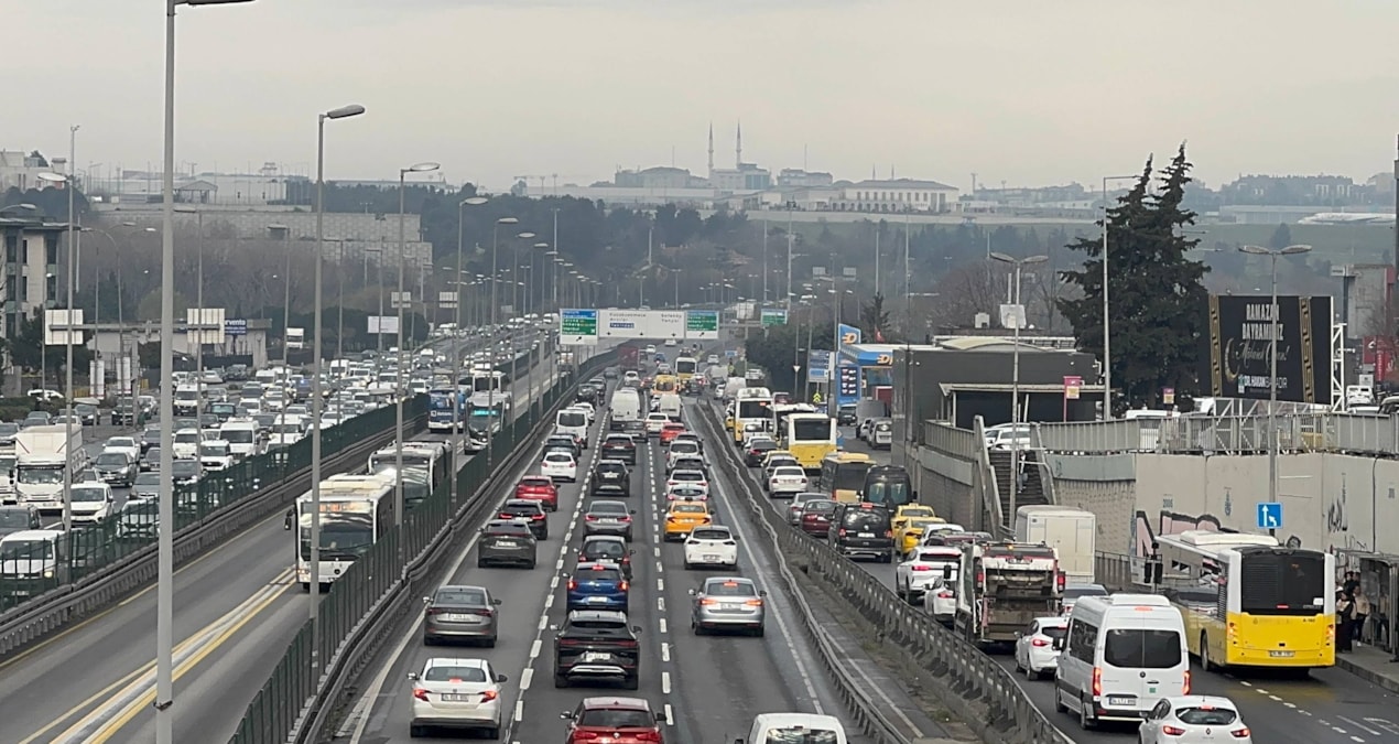 Son Gelişme: İstanbul'un iki yakasında bazı yollar trafiğe kapatıldı - Son Dakika